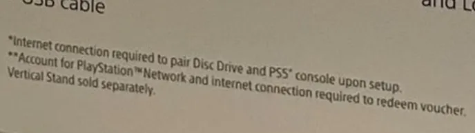 L'avvertenza della necessità di avere la connessione internet per accoppiare PS5 all'unità disco