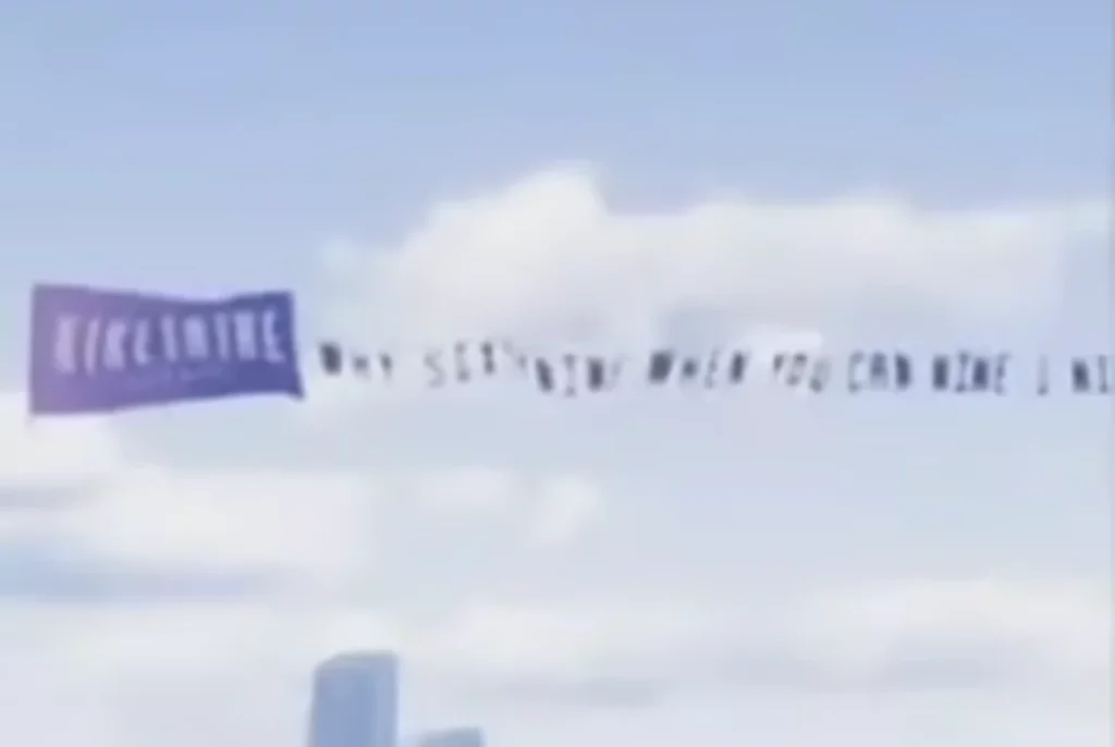 Nine1Nine striscione aereo